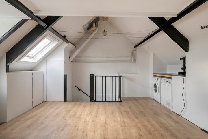 Photo 32 of Almereweg 13