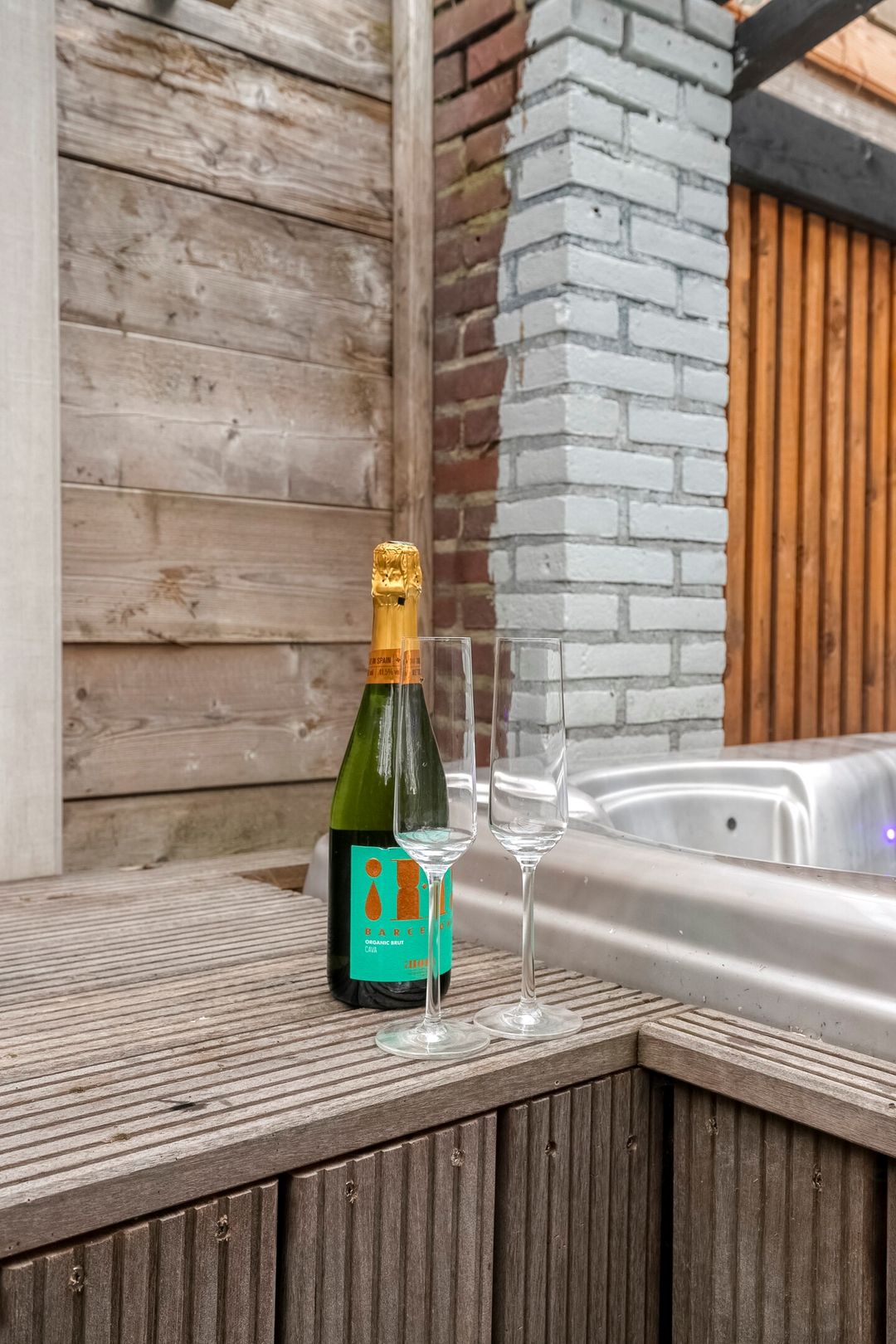 Photo 38 of Almereweg 13