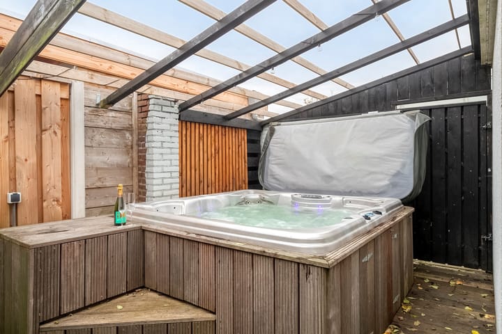 Photo 36 of Almereweg 13