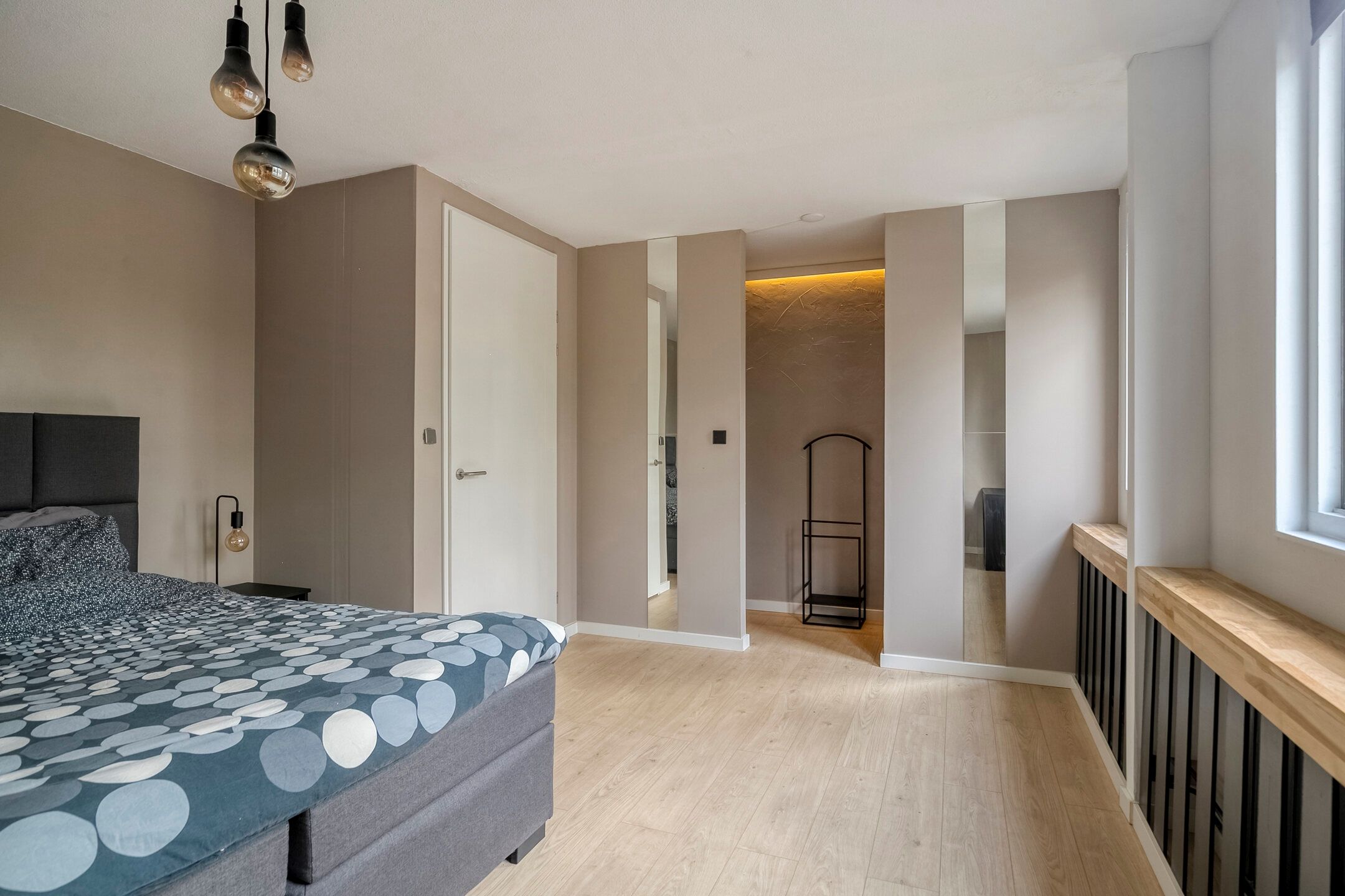 Photo 21 of Almereweg 13