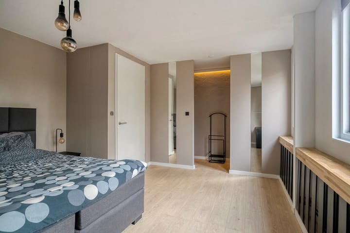 Photo 21 of Almereweg 13