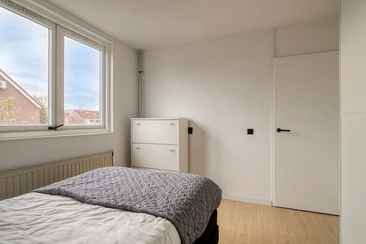 Photo 30 of Almereweg 13