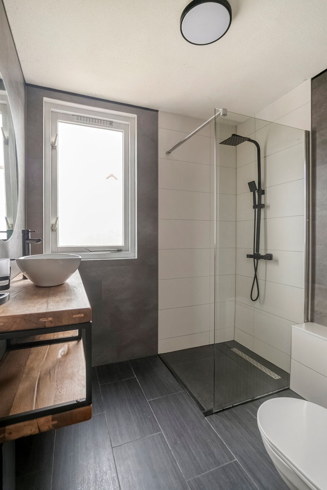 Photo 26 of Almereweg 13