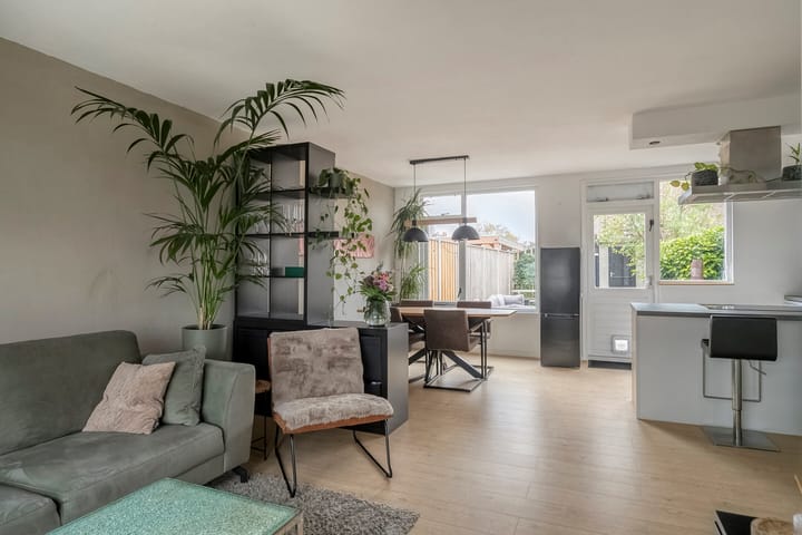 Photo 13 of Almereweg 13