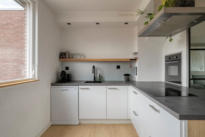 Photo 15 of Almereweg 13