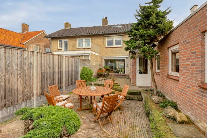 Photo 36 of Julianastraat 21