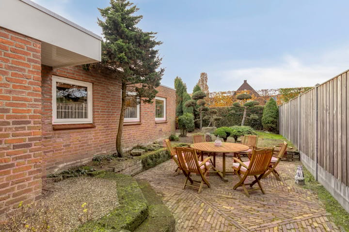 Photo 38 of Julianastraat 21