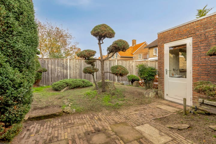 Photo 40 of Julianastraat 21