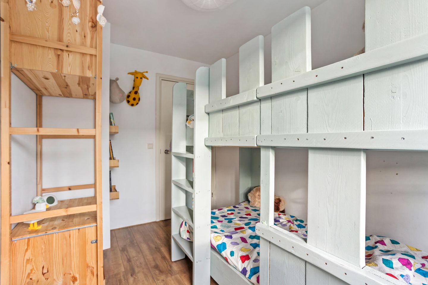 Photo 25 of Geuzenweg 137