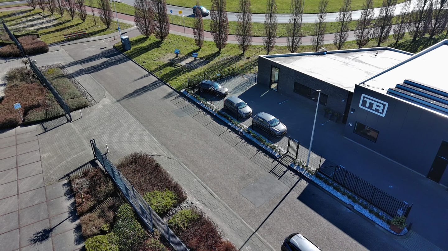 View photo 2 of Parallelweg 16