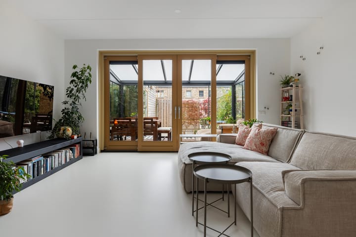 Photo 2 of Pieter de Hoochstraat 11