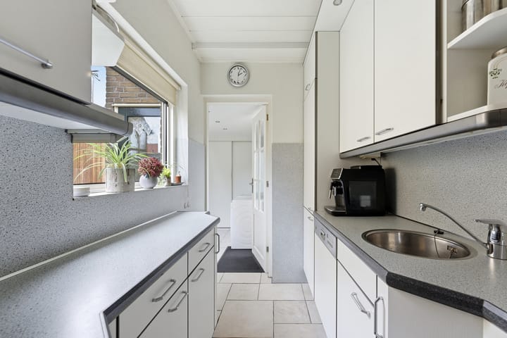 Photo 16 of Esdoornlaan 13