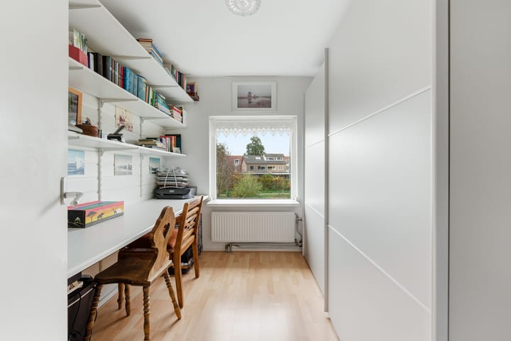 Photo 24 of Esdoornlaan 13