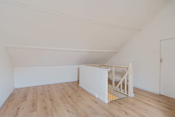 Foto 30 van Houweningestraat 64