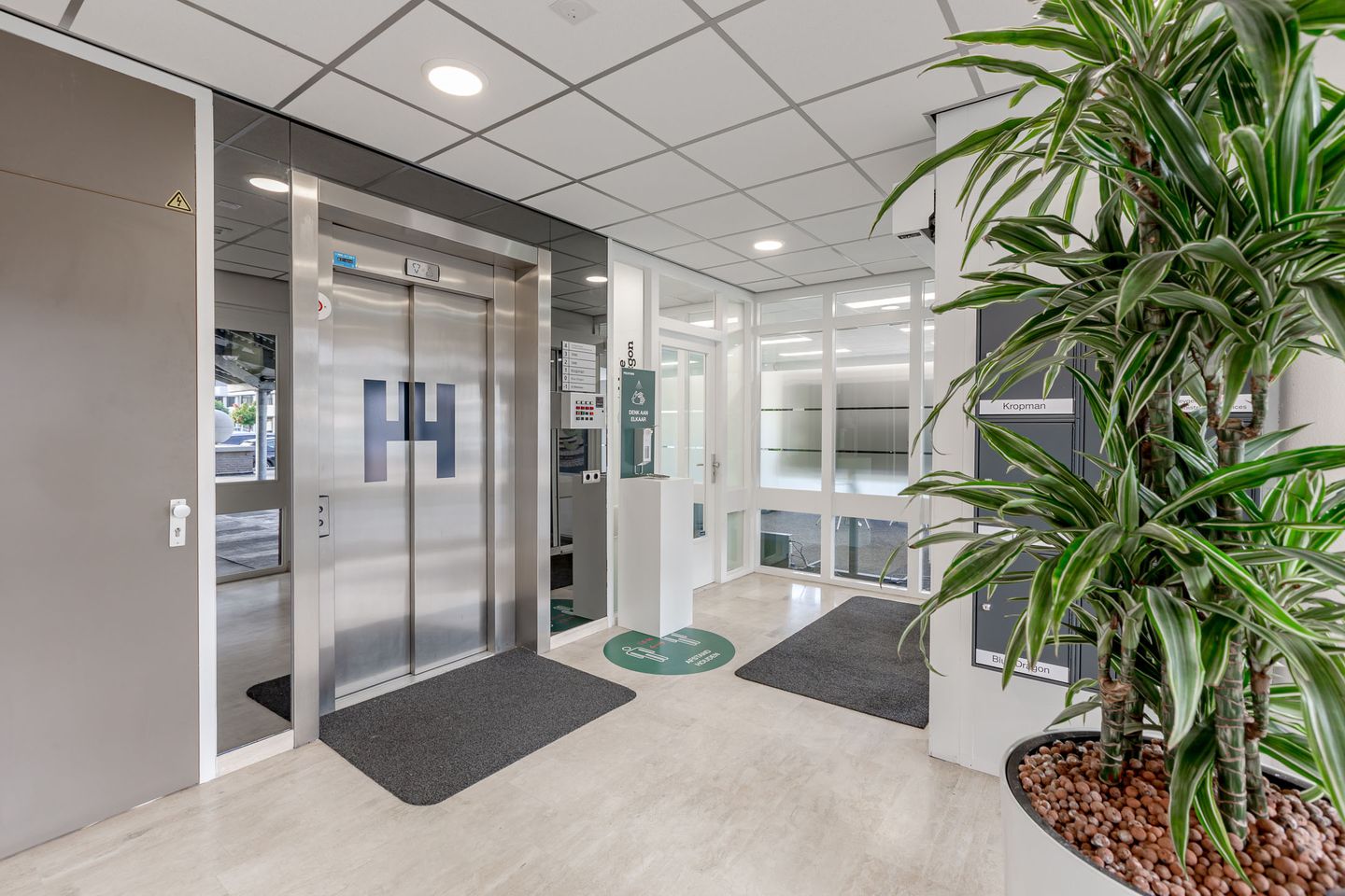 View photo 3 of Croy 9