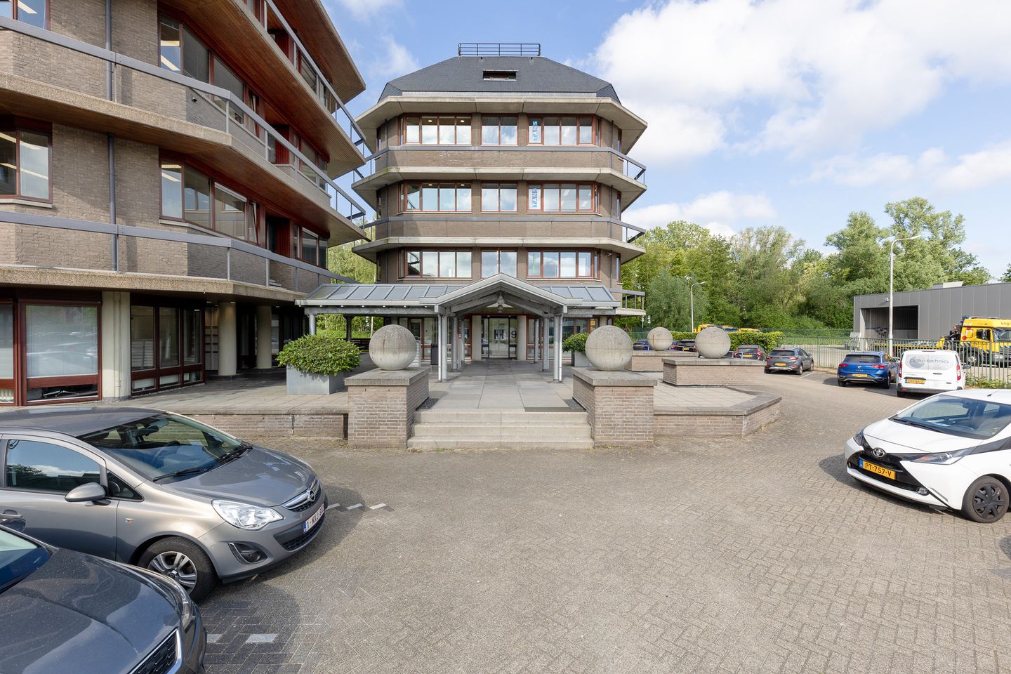 View photo 2 of Croy 9