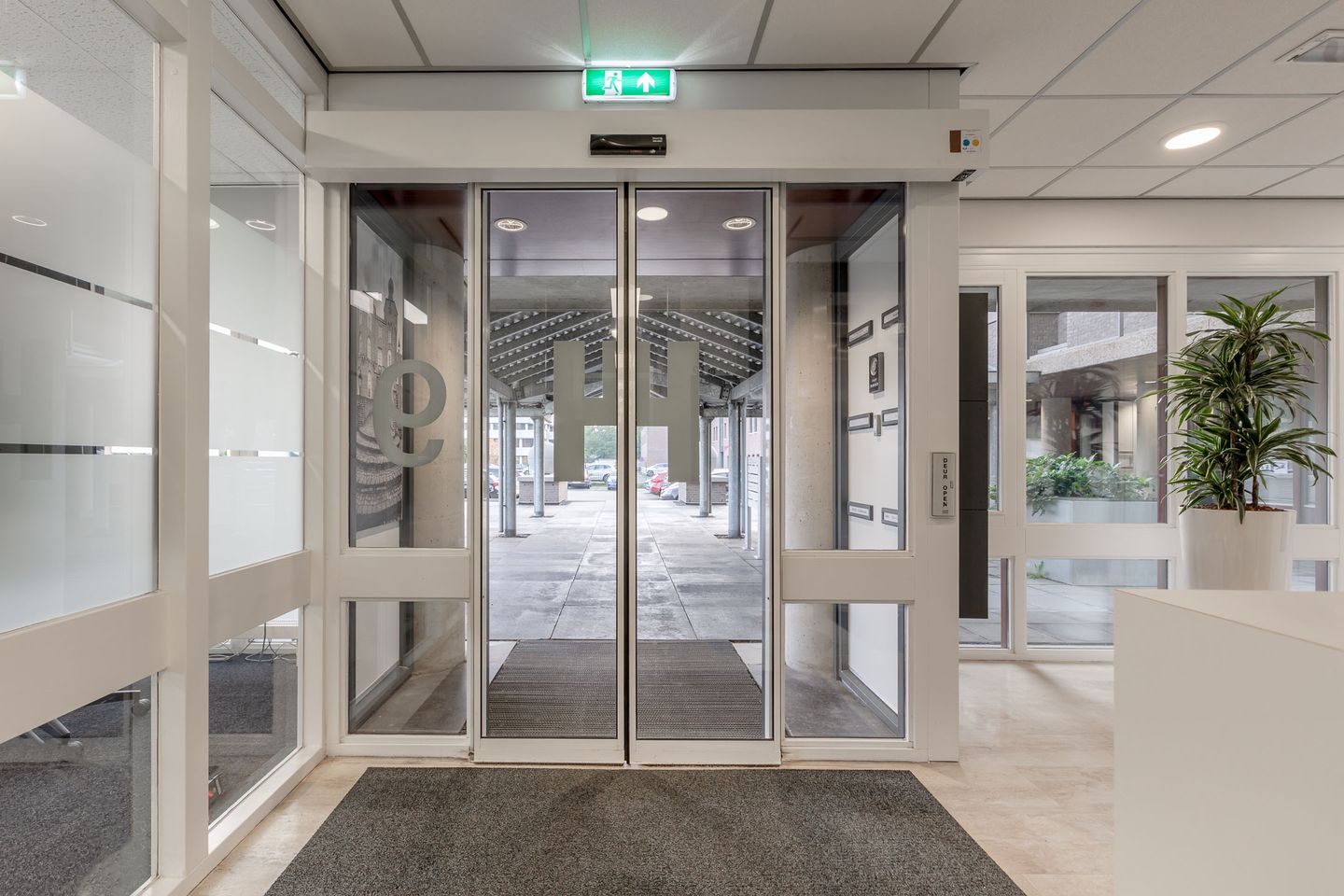 View photo 4 of Croy 9