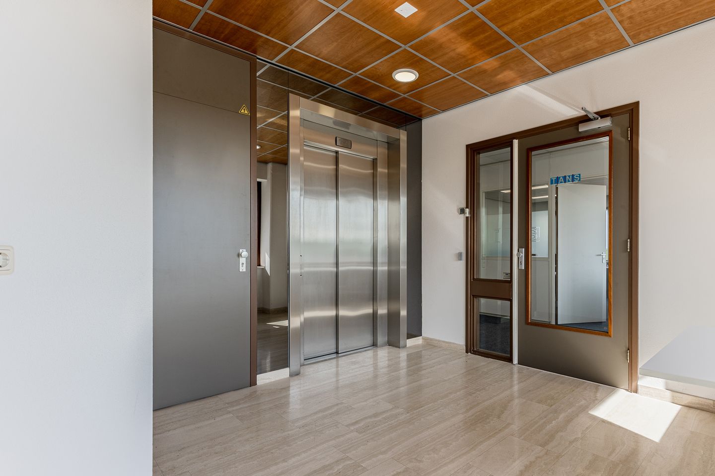 View photo 5 of Croy 9