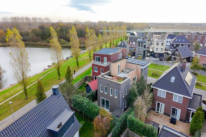 Photo 65 of Toenzalstraat 13