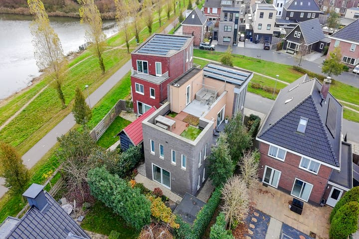 Photo 2 of Toenzalstraat 13