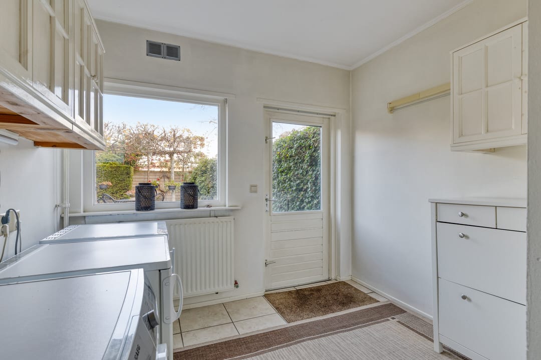 Photo 17 of Prof. Ter Veenweg 8