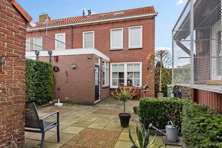 Photo 2 of Admiraal de Ruyterstraat 15