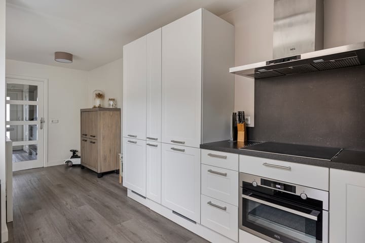 Photo 13 of Irenestraat 42