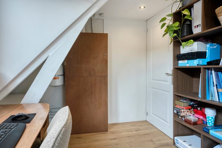 Photo 32 of Van Spaenstraat 76