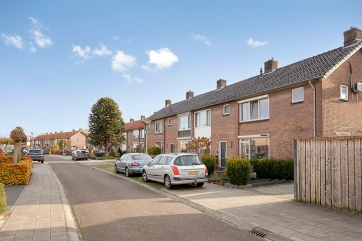 Photo 3 of Leeuwerikstraat 6