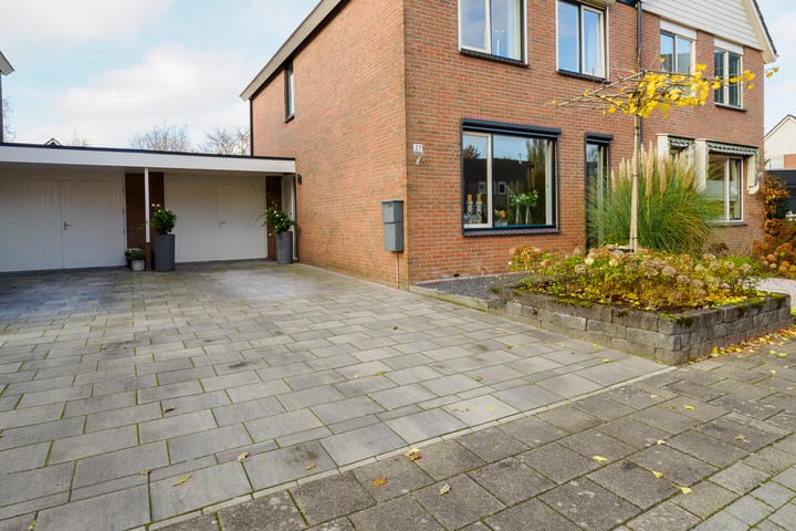 Photo 52 of Fie Carelsenstraat 27