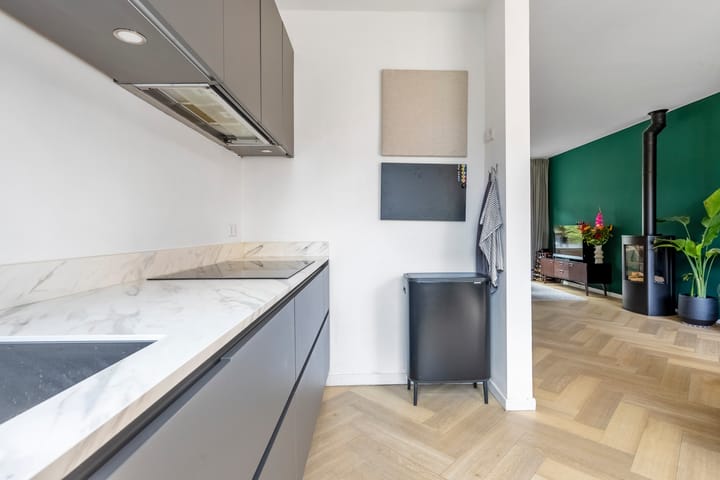 Photo 12 of Vosmaerstraat 71