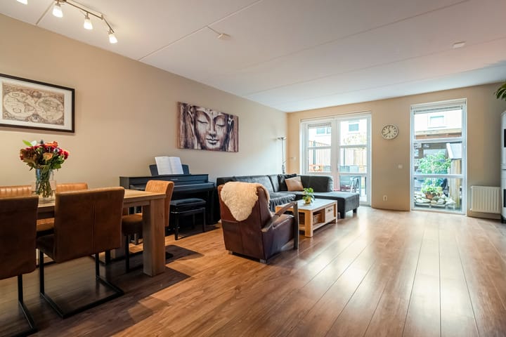 Photo 2 of Wilhelminastraat 128