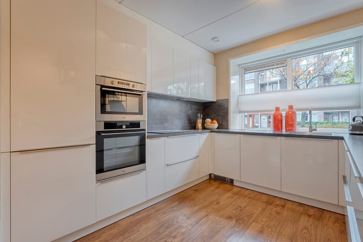 Photo 9 of Wilhelminastraat 128