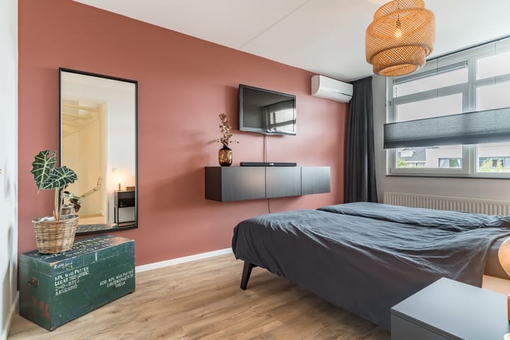 Photo 32 of Veenendaalstraat 111