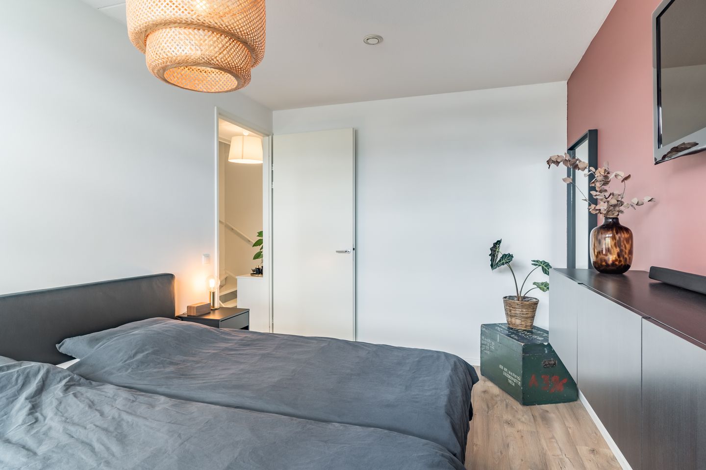 Photo 35 of Veenendaalstraat 111