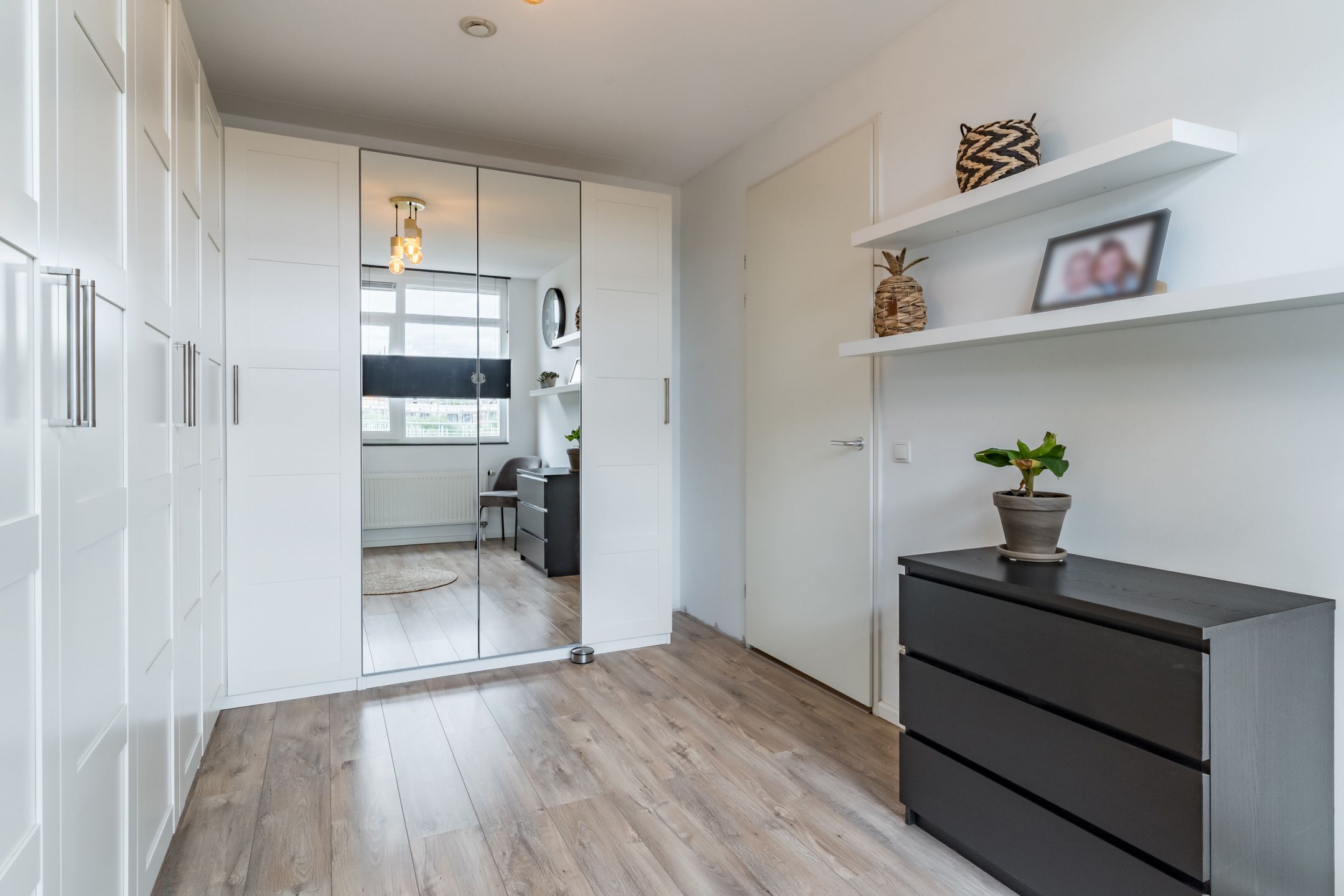 Photo 39 of Veenendaalstraat 111