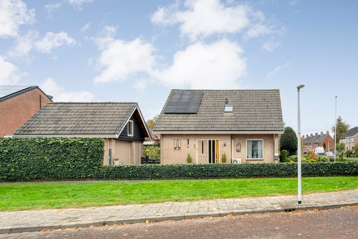 Photo 9 of Pinksterbloemstraat 13