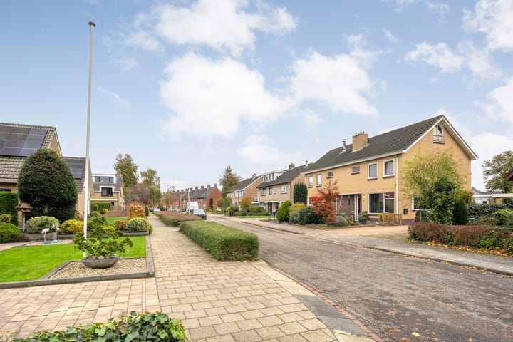 Photo 10 of Pinksterbloemstraat 13