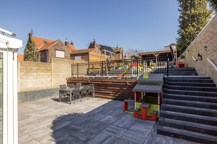 Photo 33 of Maar 1-A