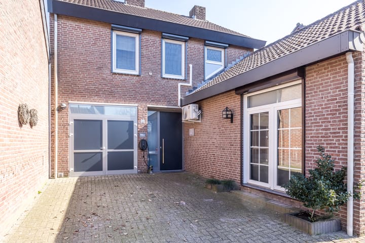 Photo 43 of Maar 1-A