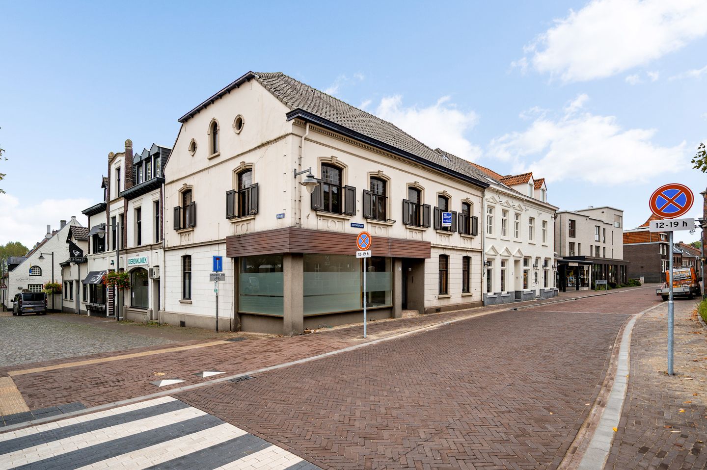 Bekijk foto 2 van Antoniusplein 6