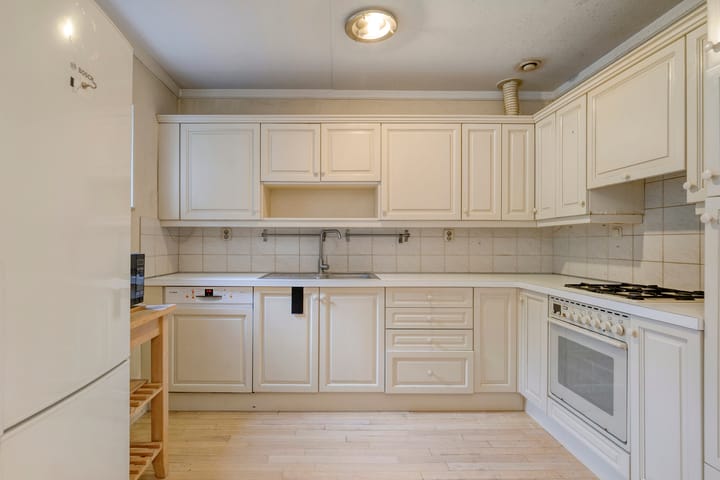 Photo 3 of Buitengaats 9