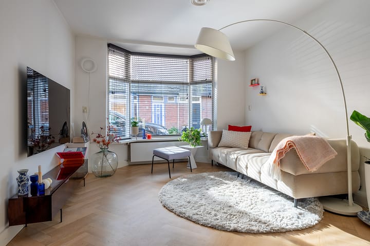 Photo 2 of Burgemeester van Nienesstraat 30