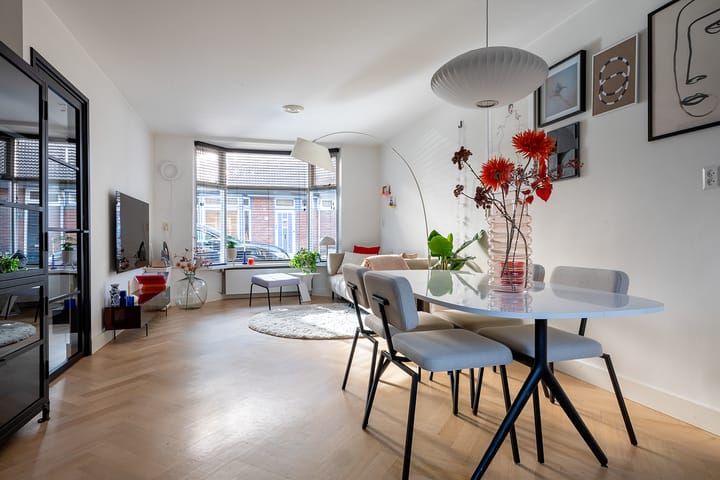 Photo 3 of Burgemeester van Nienesstraat 30