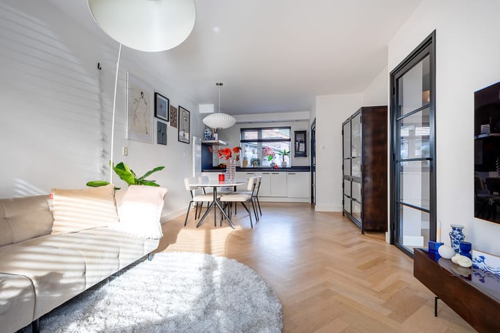 Photo 4 of Burgemeester van Nienesstraat 30