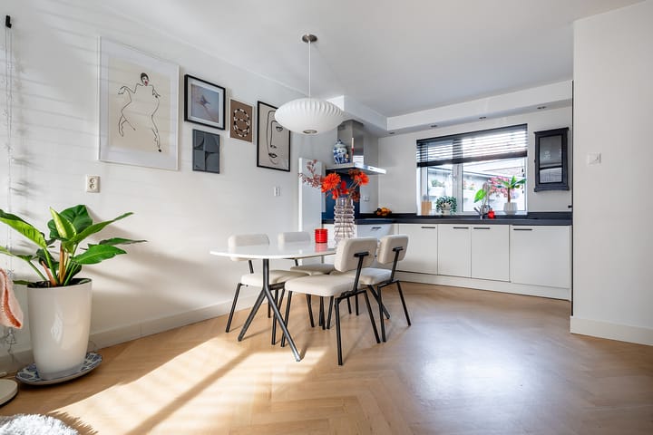 Photo 5 of Burgemeester van Nienesstraat 30