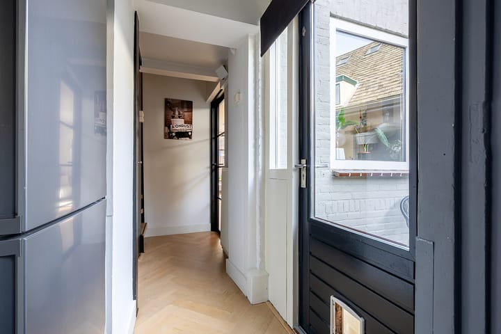 Photo 7 of Burgemeester van Nienesstraat 30