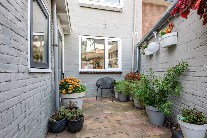 Photo 9 of Burgemeester van Nienesstraat 30