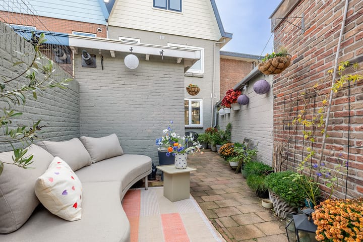 Photo 12 of Burgemeester van Nienesstraat 30