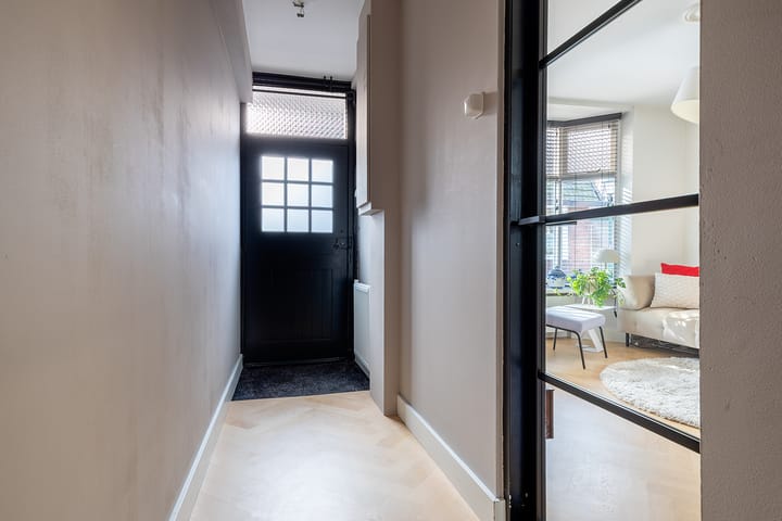 Photo 14 of Burgemeester van Nienesstraat 30